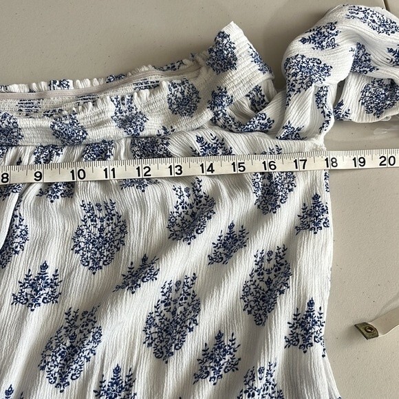 White With Blue Patterned Print Off Shoulder 3/4 Sleeve Gauze Like Top Size L - Picture 5 of 9